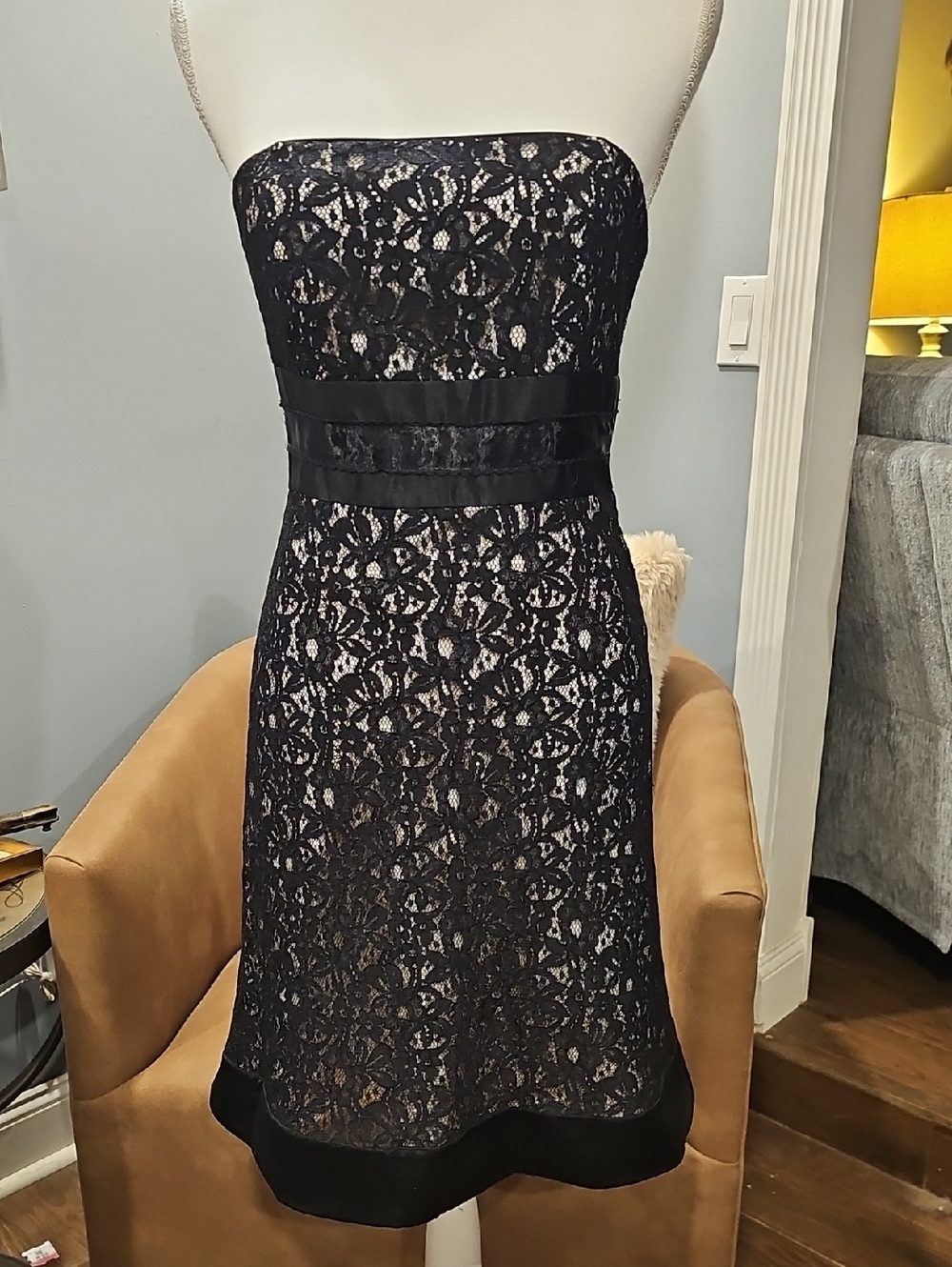 WHITE HOUSE BLACK MARKET Strapless Lace Dress  Sz 4 - Picture 2 of 8